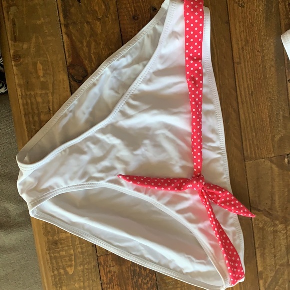 Bikini - Picture 2 of 3